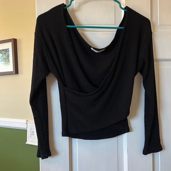 NWT crossover black long sleeve cropped sweater - Picture 1 of 3